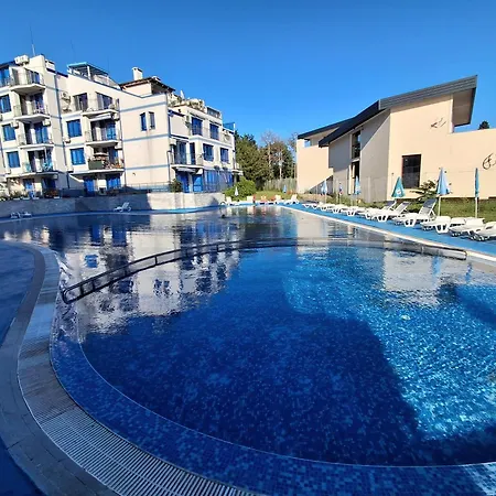 דירה студио C19 в к-с Blue Bay Palace פומורי
